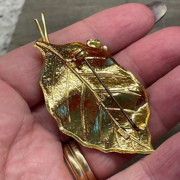 Vintage Gold Tone Leaf w/ Green Enamel Pink Flowers Brooch Marked Austria - Picture 4 of 7